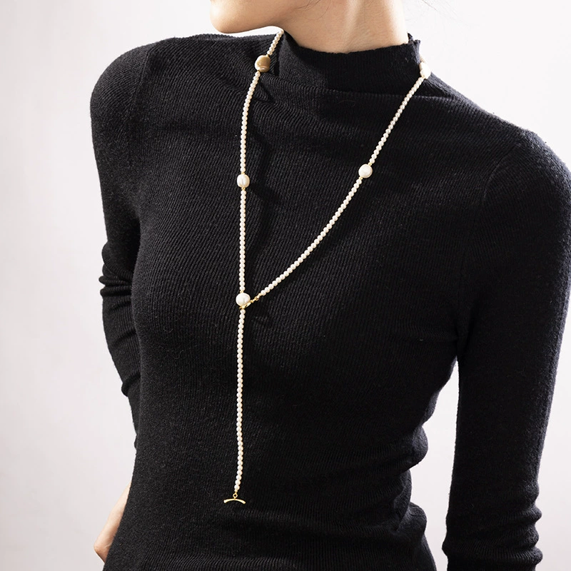 LIVKE’s irregular freshwater pearl necklace on a gold chain, styled with a beige sweater for minimalist everyday elegance.