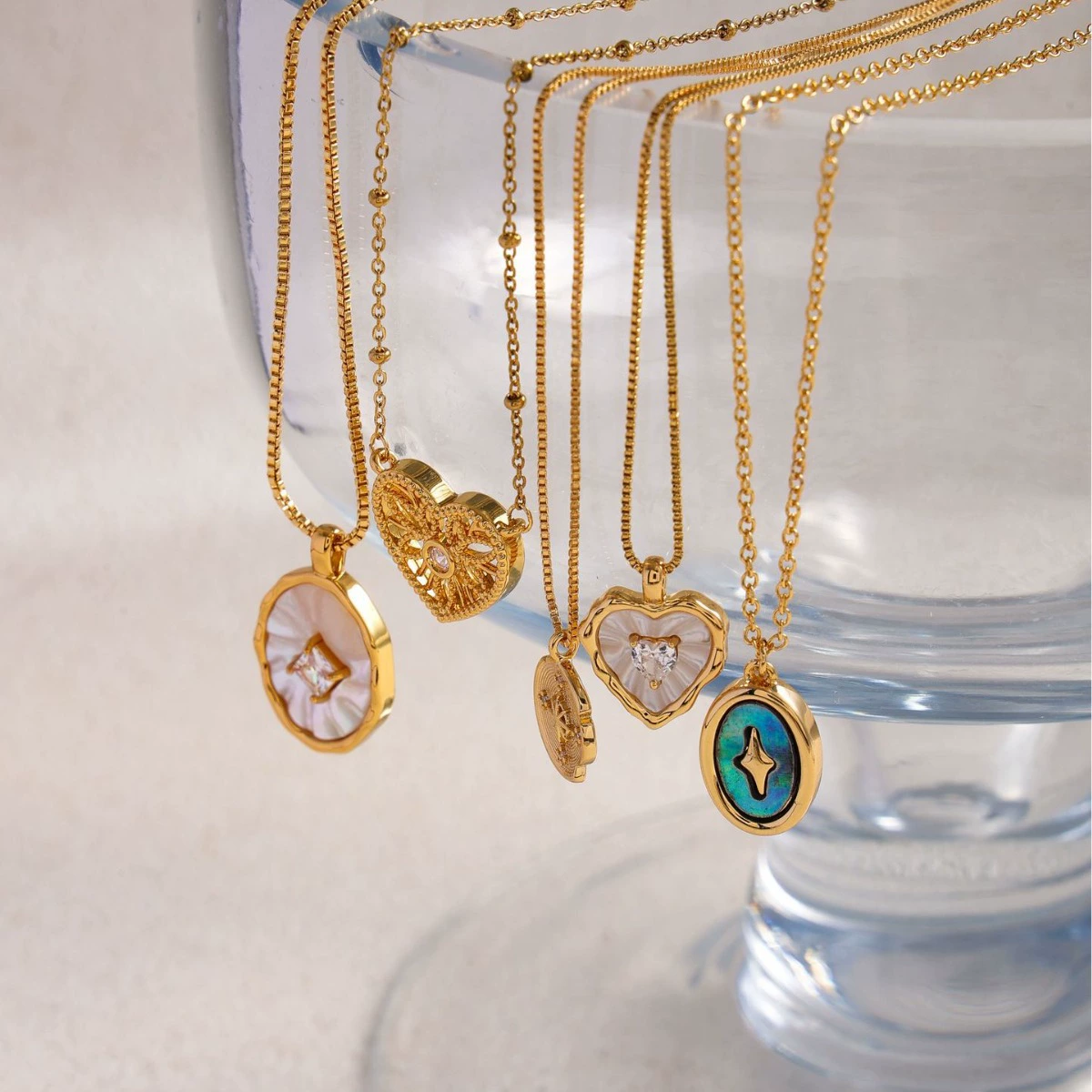 LIVKE’s vintage malachite pendant necklace on a black velvet choker, styled for Art Deco-inspired evening elegance.