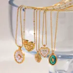 LIVKE’s vintage malachite pendant necklace on a black velvet choker, styled for Art Deco-inspired evening elegance.