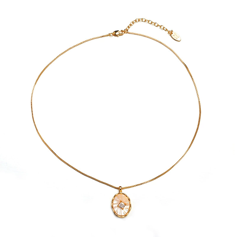 LIVKE’s vintage malachite pendant necklace on a black velvet choker, styled for Art Deco-inspired evening elegance.