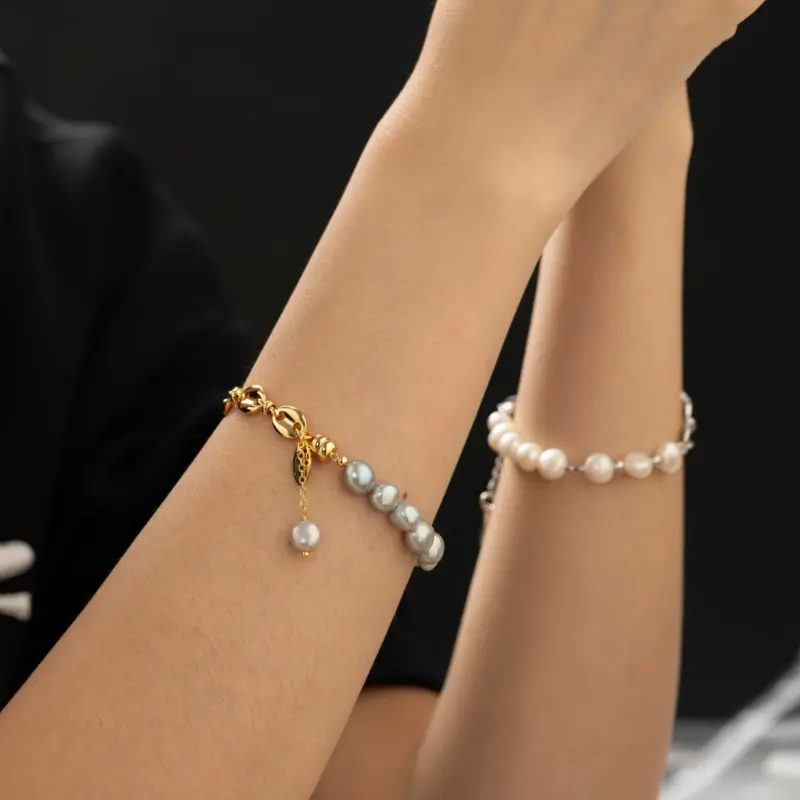 Gray Akoya pearls alternating with rhodium-plated chain links, embodying modern Japandi style for mindfulness jewelry enthusiasts